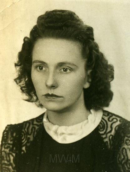 KKE 2351.jpg - Fot. Portret. Irena Karpińska, Wałbrzych, 1947 r.